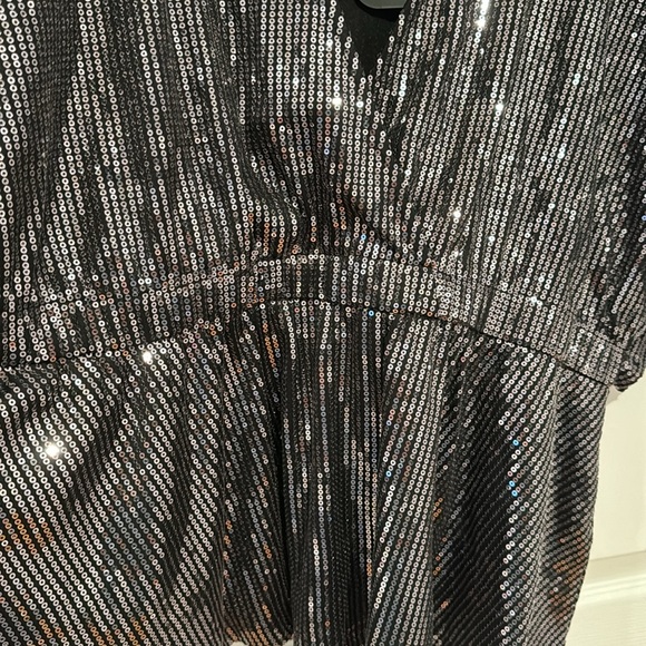 New Look Curves sequin wrap peplum top size 20 - Picture 3 of 8